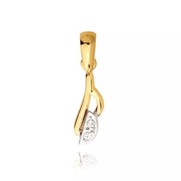 Wisiorek złoty o uniwersalnym wzornictwie.