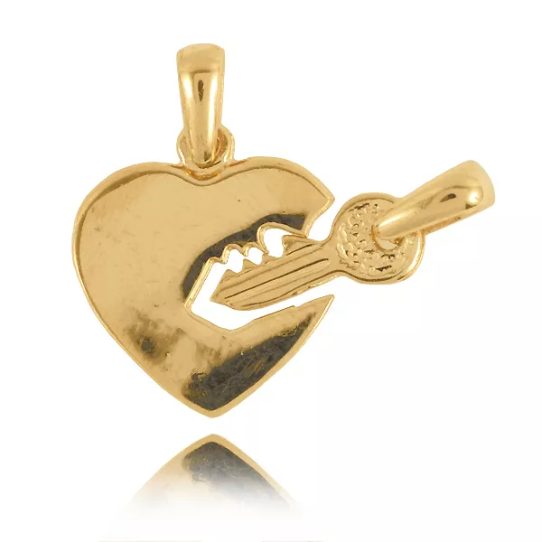 Złoty wisiorek o delikatnym charakterze.